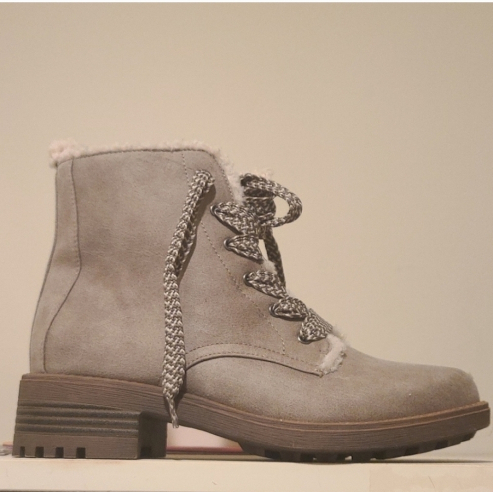 NEW Women's Gray Ankle Boots 9